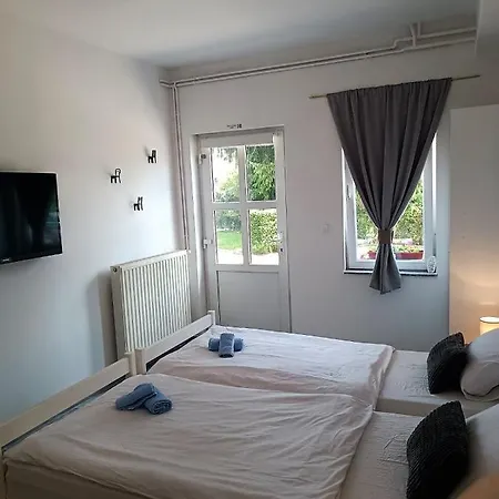 Studio Apartman Brletic Apartment Tounj Exterior photo