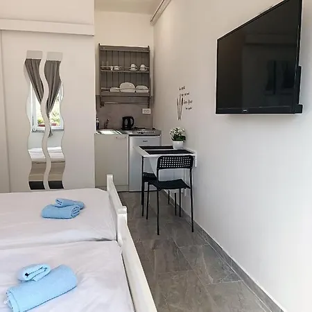 Studio Apartman Brletic Apartment Tounj Exterior photo